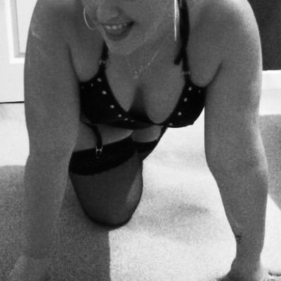 happygoluc2780's profile picture. here to chat about the wife may even show some pics etc Dm me love to hear from you