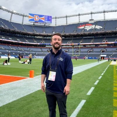 _ZROE's profile picture. Executive Producer @crwnglobalmedia • Radio Booth Producer @dallascowboys • Combat Sports Photographer 📸