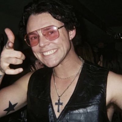 hugdrummer's profile picture. 𝐭𝐡𝐞 𝐡𝐚𝐫𝐝𝐞𝐬𝐭 𝐩𝐚𝐫𝐭 𝐨𝐟 𝐚𝐥𝐥... @EndUpHereEli | fan account