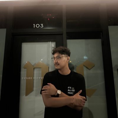 josearguello97's profile picture. The giant looks in the mirror and sees nothing