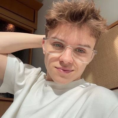 JohnsonSmi3913's profile picture. Gay man kind