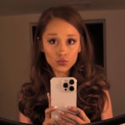 doedgrl's profile picture. the girl in the bubble