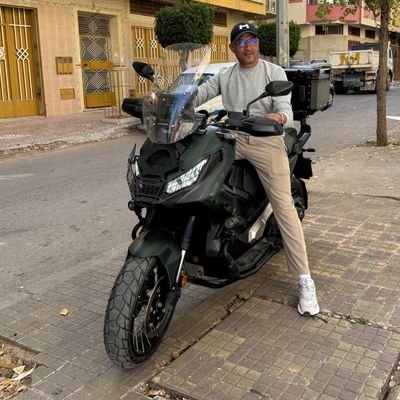 Abdel3HD's profile picture. لا يليق بالعلاقات المسمومة الا البتر ..
مجاملة الأفاعي جريمة