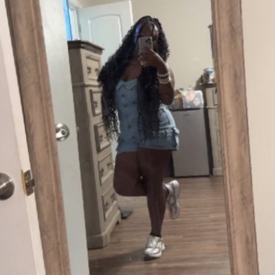 luvvkhai's profile picture. it’s life ho, live🩷