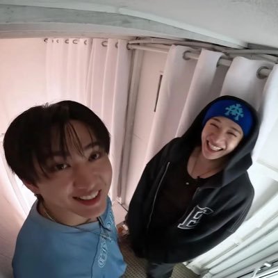 tobesoashley_'s profile picture. 🍓She/They |29| 🏳‍🌈 |Zayn |1D| SKZ | Zouis girl| Inzayn follows | FREE PALESTINE 🇵🇸