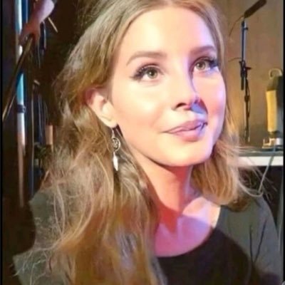 saraestherpom's profile picture. i like books, cheese, cats and shoes