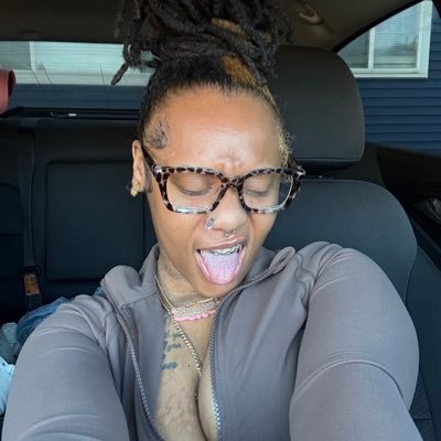 shawntaemckeee's profile picture. new page 📄, follow me on instagram 📸: thatgirlwiththelocs snapchat 👻: shawntaeee1