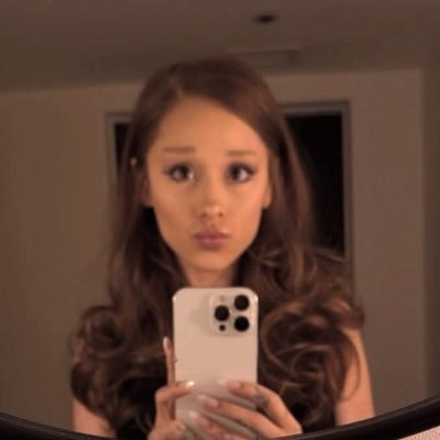 fragranceariana's profile picture. 𖦹 ☼ ⋆｡˚⋆ฺ