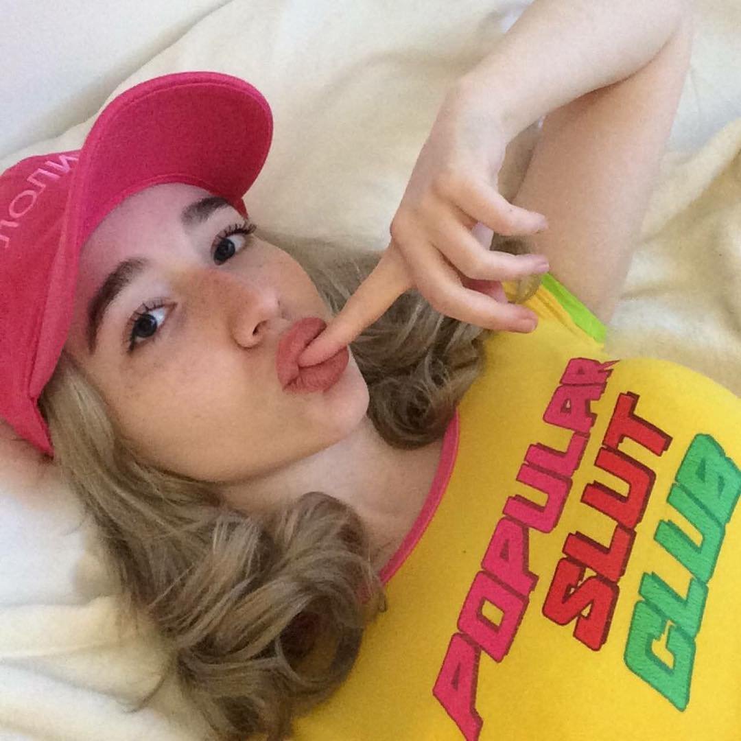 maaaaayu0315's profile picture. Painful scars are all that's left of me