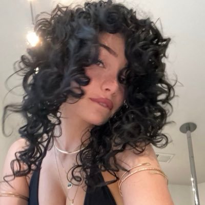 sillybleghhh2's profile picture. Pole dancer and Stripper at your favorite new club, making your dick hard and wallet light. Completely worships her boifriend @Femboi_Toy_ and his fat cock.