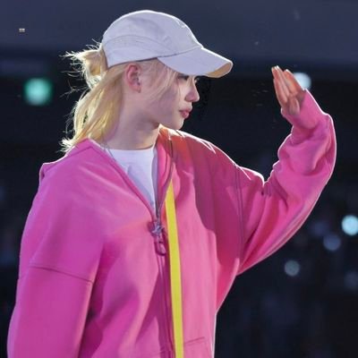 BenRach27's profile picture. Fan acc.

Felix, to have that face. It boy, model, singer, rapper, dancer, composer, visual, ambassador of LV.

On hiatus till whenever.
Black girl, btw. 18.