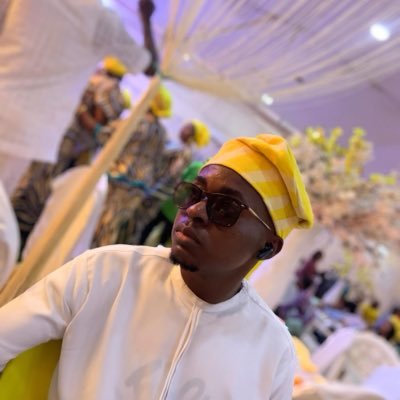 M_ubulum's profile picture. 🚨New account. I follow back immediately! let’s get to 10k before December 🖤