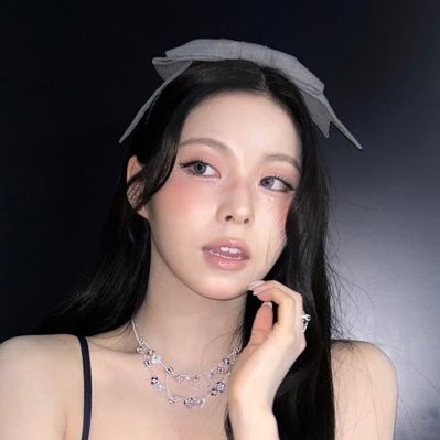 hoyafilmss's profile picture. ↬ regras e feedbacks: https://t.co/CzhKSg73pE (+500 proofs)| i am bad with dms ↬ mostly nmixx & enhypen