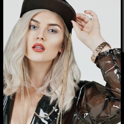 perrie_edwardl's profile picture. 🎭Parody account
❤️🧡💛💚💙💜🤎🖤🤍🩷🩵🩶
✨
live, love laugh 
peace ✌️ and kindness