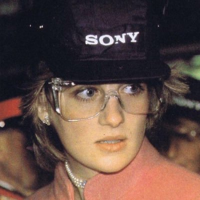 wtfkiraaa_'s profile picture. this user thinks he's in finance.