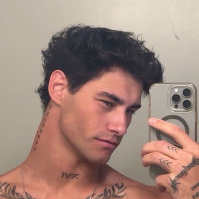 suchafightcr_'s profile picture. ㅤㅤ━━ 27・ 𝐅𝐁𝐈 𝐀𝐆𝐄𝐍𝐓. ❱ 𝖥𝖺𝗍𝗁𝖾𝗋 𝗈𝖿 ﹙t̵h̵r̵e̵e̵﹚𝗍𝗐𝗈 ㅤㅤㅤㅤㅤㅤ𝐌𝐀𝐃𝐃𝐎𝐗 𝐅𝐀𝐌𝐈𝐋𝐘 ᯬ overprotective