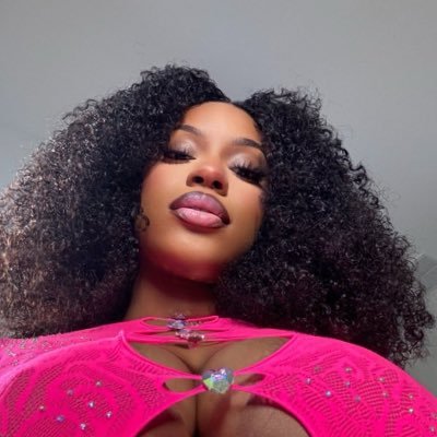 CINNASLUTZ's profile picture. hood bitch, so i’m still gone hang up out that car tho📍 #not @TheMonaLeo