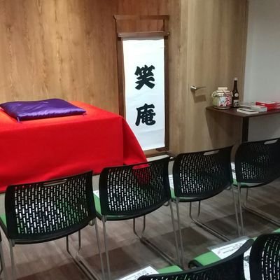 raku2525showan's profile picture. 牛スジ料理にこだわったメニューや厳選した日本酒など、けっして美味いものはありませんが、まずいものもない普通の料理屋のかたわら、落語や講談など古典芸能の楽しめるライブハウスでもあります。ご来店お待ちしています。