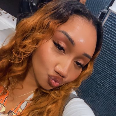 kiahonnalee's profile picture. I only have this app to talk to myself. 😅