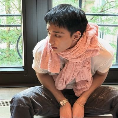 livshwang22's profile picture. eu e o hyun assistindo jg do corinthians