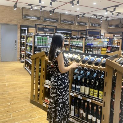 alochaude's profile picture. Fashion in my soul 👠
Finance in my mind 📊
Speed in my veins 🏁
Peace in my breath 🧘‍♀️ 
— Thriving🇻🇳