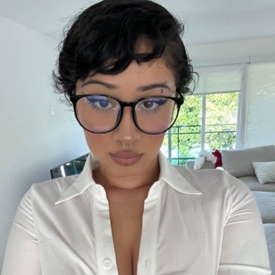 itzAnnaEarley's profile picture. ❤️ Sassy, classy, and a little bit sassy💕