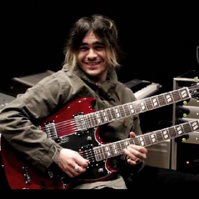 maleeerbakera's profile picture. y que el canto gane al llanto y al dolor