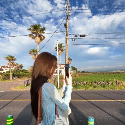 inivq_y's profile picture. ♨️ 温泉が大好き｜湯けむりと一緒に心もとろける
🍊 ゆず湯の香りは、小さな幸せ
📖 静かに本を読みながらお湯に浸かるのが好き
🏡 心の洗濯｜次の目的地は別府？それとも箱根？