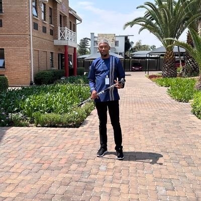 kaMnguniS's profile picture. If you know you gonna DM me to sell binary, forex what what do not follow me