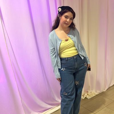 thegilmoregirl_'s profile picture. 29| needlework artist | published author | cr + d20 + reality tv watcher | sometimes in cosplay, mostly just yapping