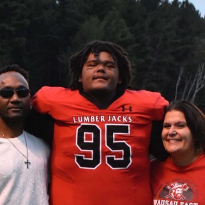 myles__mallory's profile picture. Wausau East High School🎓2028🎓Unweighted Gpa 2.4| 6’4-323lbs 🏈DL, OL🏈 📲 715-551-6715 🏋️‍♂️Bench 250lbs, Squat 405, Email- mmallory2010@yahoo.com