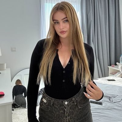 MChamplin54988's profile picture. Ich bin Goddess Shonia 20 JahreBist du bereit 35£R Tribut zu zablen und du wirst sofort vereklaut Telenramm BA