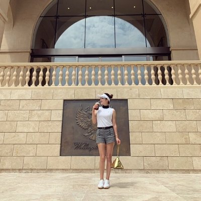 catherine680921's profile picture. Loves dogs and books. Enjoys discussing and talking about different points of view with friends. Don't let age limit you. #NFT