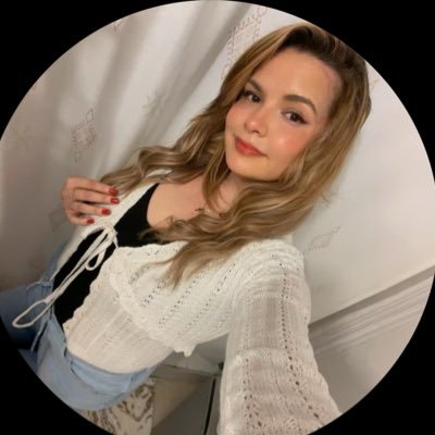 breadgenie22's profile picture. I’m just here to talk to myself and laugh at relatable memes // 🇨🇺