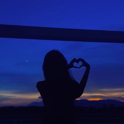 AuriVibefc's profile picture. 🔮 숫자는 냉철하고, 삶은 시(詩)처럼 흐른다.
나는 그 사이에서 투자로 세상을 해석하고, 우아함으로 나를 완성한다.