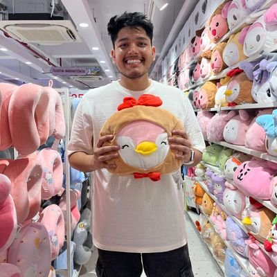 notfunnyashu's profile picture. originality is a myth.