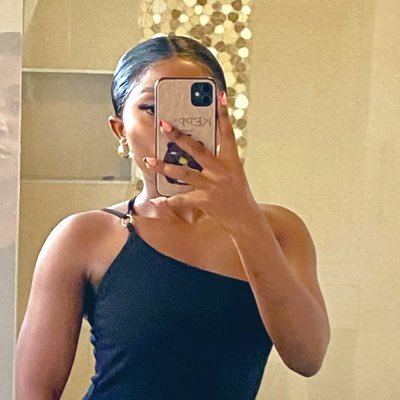 Shuuuugaaaaah's profile picture. Yahweh’s Lovergirl✨✝️ •Retired Football Pundit ⚽️