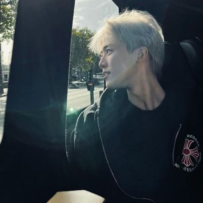 mouringtones's profile picture. Roll with me