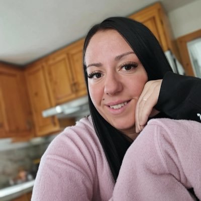 AmandaAm62001's profile picture. 