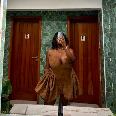 awurabenaakoto's profile picture. Romans 8:18 | @shopashiorkor