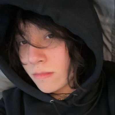 llesbickity's profile picture. reading gay romance