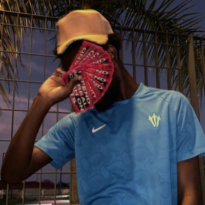 aaronajei_'s profile picture. LL GAK 𓆪 • design • aaronadjei.work@gmail.com