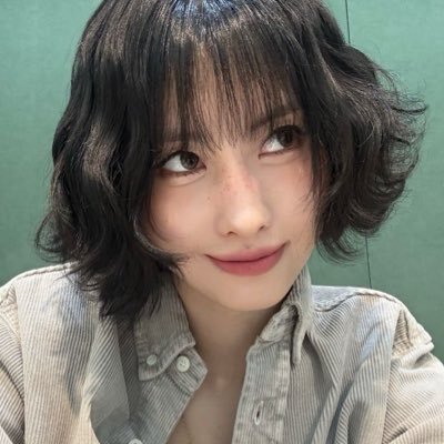 momosaphics's profile picture. there's yuri everywhere