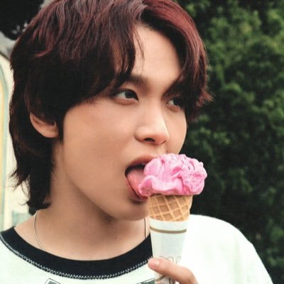 hololees's profile picture. #shouldbeholic / @7llintd 🍀