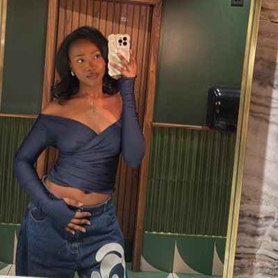 _ruthofallevil's profile picture. hot and failing to be mysterious