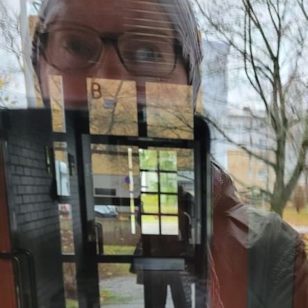 LeenaHrknen's profile picture. Viihtyy parhaiten veden äärellä, jonkinlainen lintuharrastaja, kirjoittaminen vaihtunut lukemiseksi. Enimmäkseen Kymenlaaksossa.