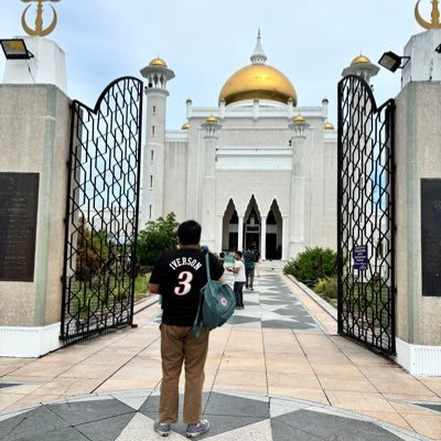 slipirooted's profile picture. INFJ who has a profound interest in wanderlust, trains, abnormalities, cinema, and San Antonio Spurs