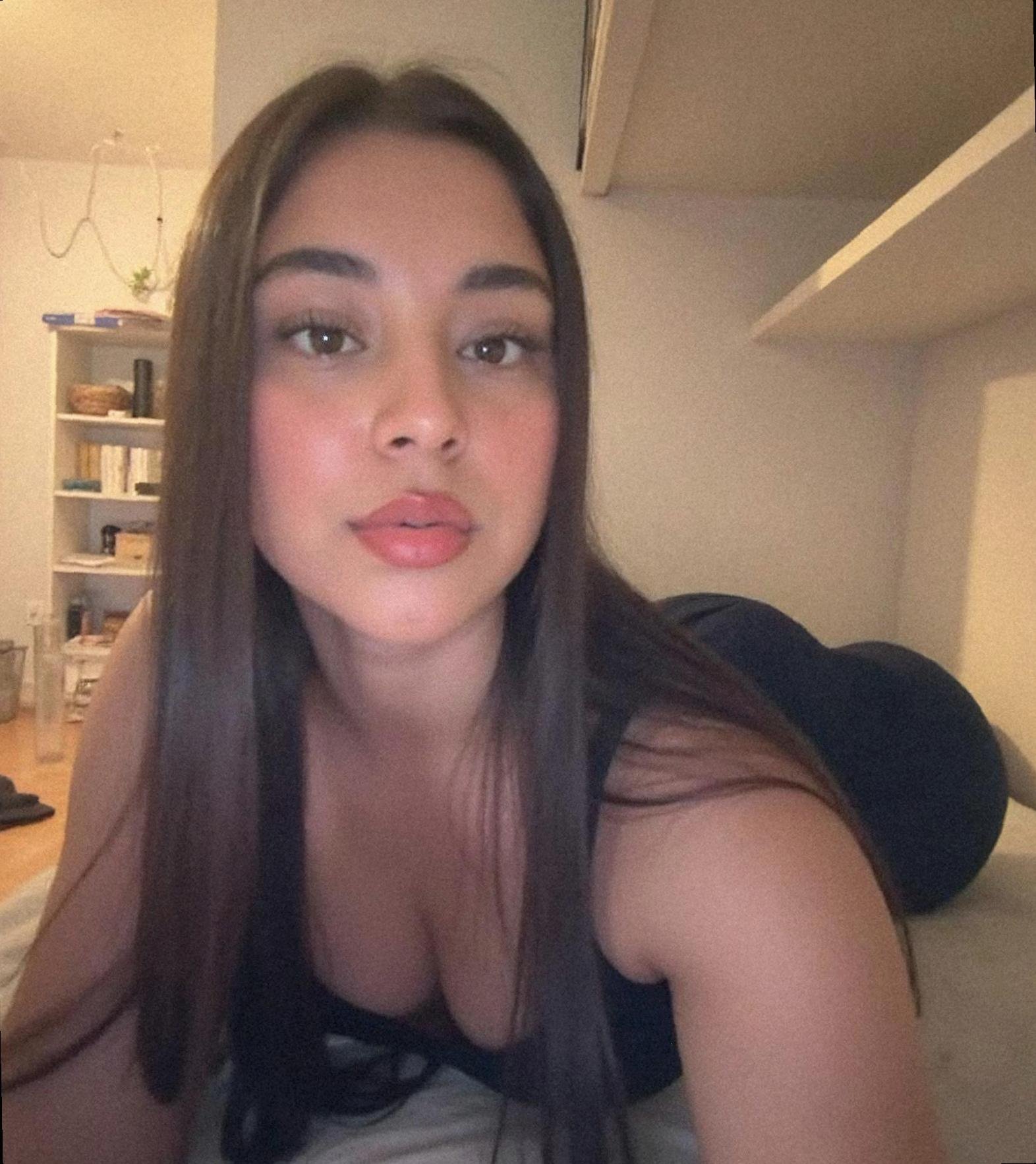 mollyzwgv's profile picture. 21 🤍 elon vaporized my old feed so i'm here with a thrifted unicorn :/ taco economist ngl 🌮✨