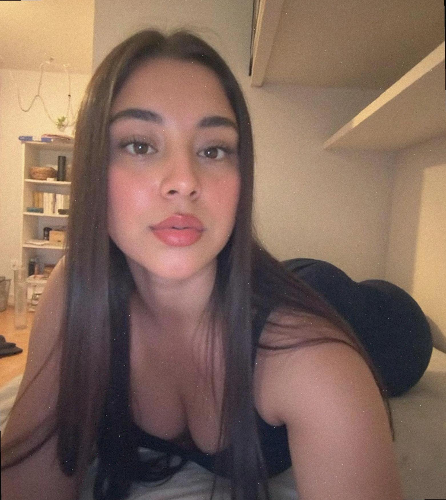 mollywhce's profile picture. 21 🤍 elon vaporized my homework so i'm renting out invisible llamas :/ socio major