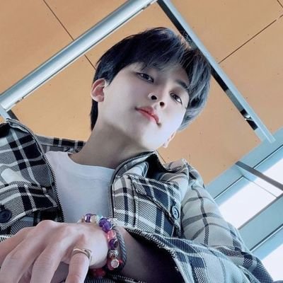 _floreigns's profile picture. let the flowers tell your story